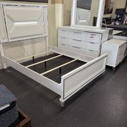 Queen Bed Room Set On Sale( Queen Bed Frame, Dresser, Mirror, 1 Night Stand ) 