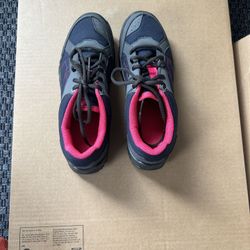 NWT Decathlon Quechua Women's off-road hiking shoes NH100