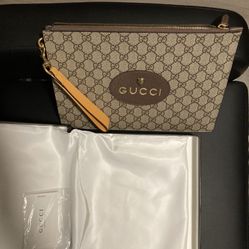 Gucci Wristlet 