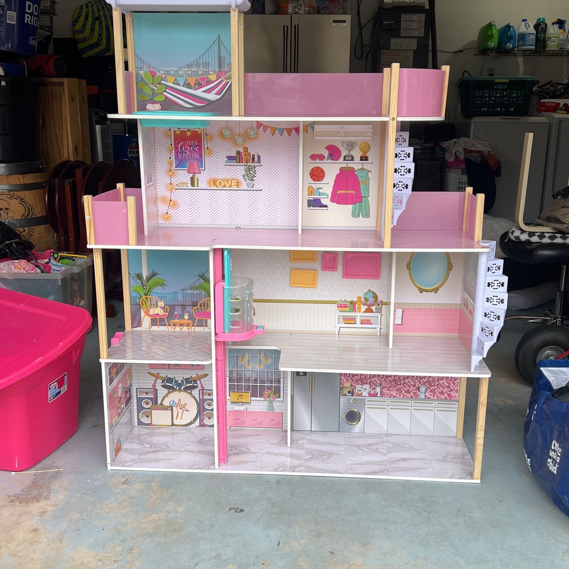Beachside Barbie Mansion