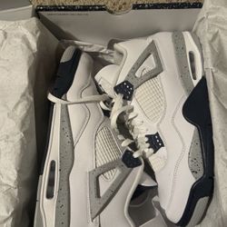 Jordan 4 Midnight Navy’s 