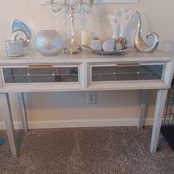 Beautiful Entry Table $150. All Decor $50. Mirror $40