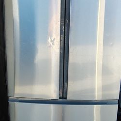 Like New Refrigerator