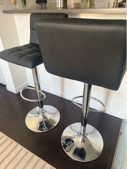 Black Counter Height Bar Stools – Excellent Condition