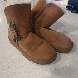 Vintage Size 7 Ugg Boots Barely Used OBO