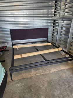 Zinus King Metal Platform Bed Frame with Upholstered HeadboardDescription: King-size Zinus platform bed frame in excellent condition. Features a sturd
