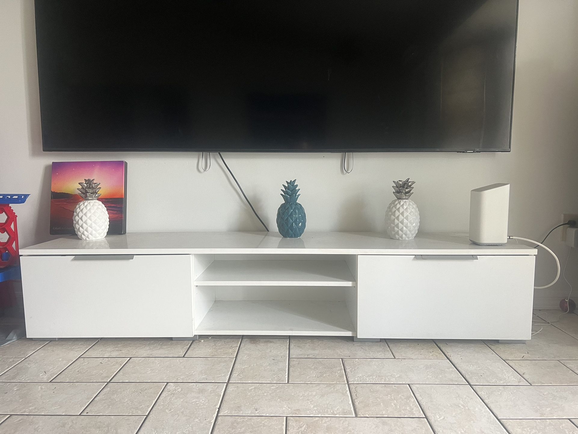 white table/low tv stand 