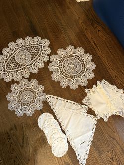 Vintage White Lace Table Linen Set ā 11 Pieces