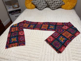 Women’s beautiful cour, accent scarf