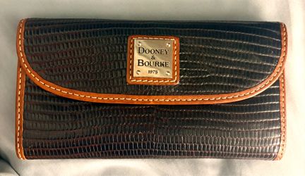Dooney & Bourke wallet