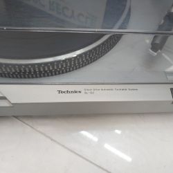 Vintage Technics Direct Drive Turntable Model: SL-D2