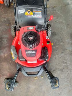 Like new Honda zero turn self propelled bagger lawnmower