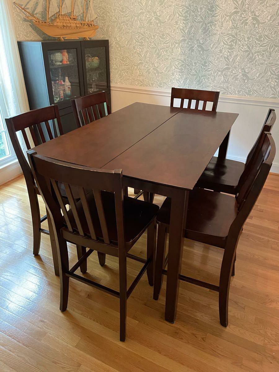 Expandable Pottery Barn Wooden Table w/ 8 chairs