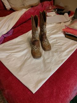 Shyanne cowgirl boots 8 1/2 M