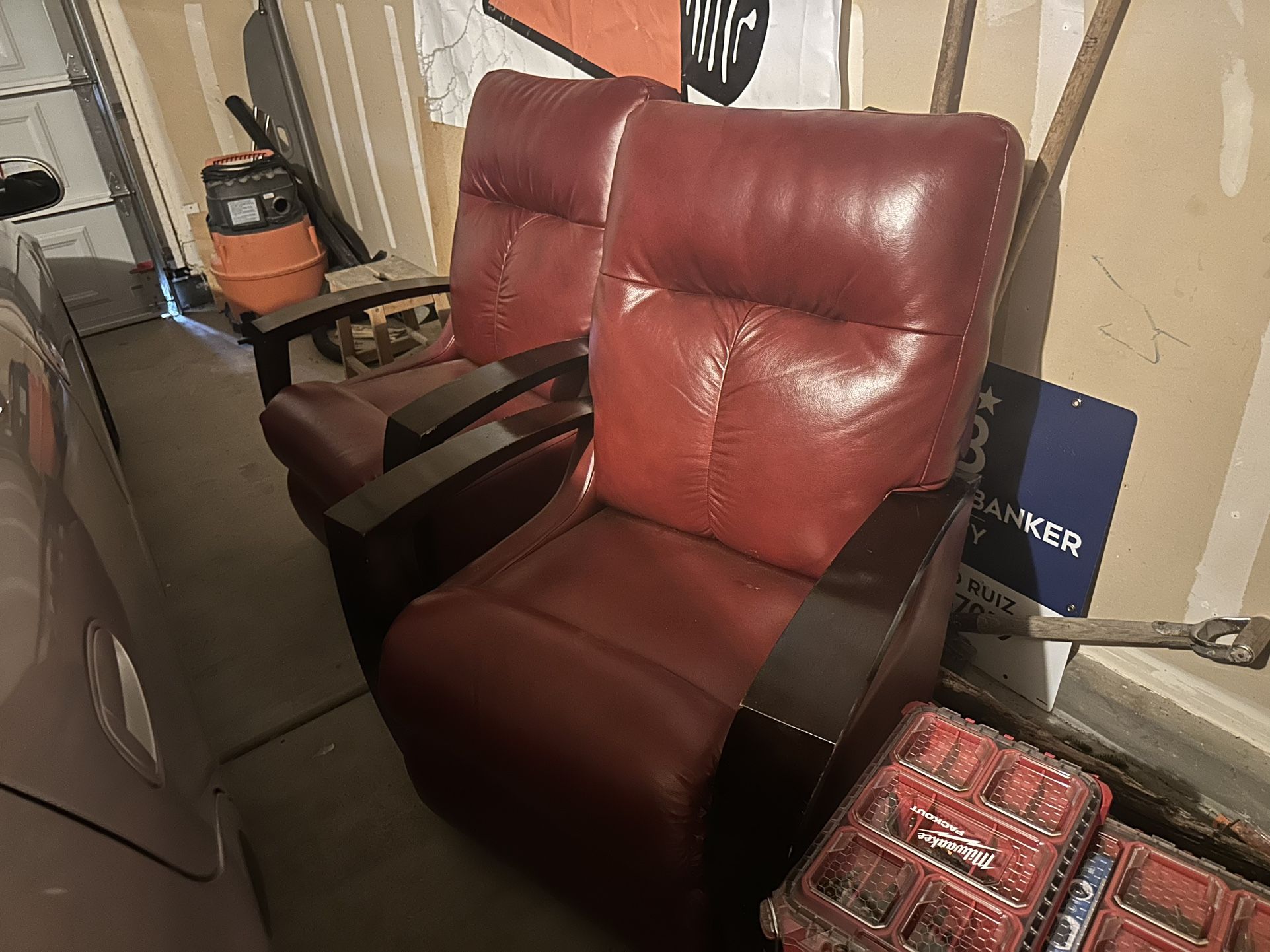 2 Lazy boy Recliners