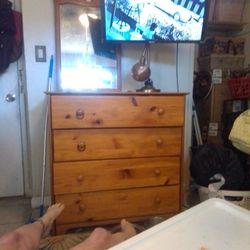 Dresser With Mirror 4 Drawers 