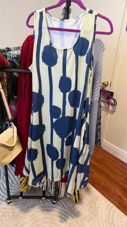 Women’s floawy sleeveless dress
