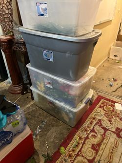 4-totes full of flowers/bundles