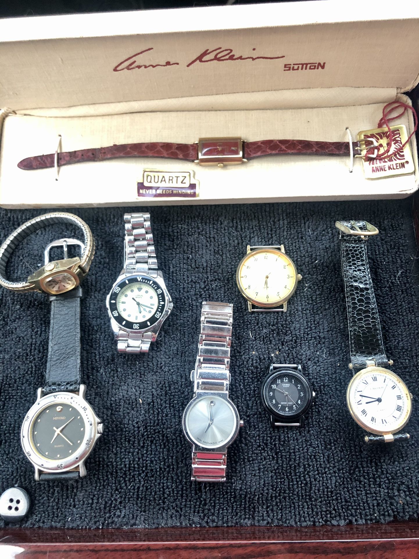 Lot of ladies watches. Most working!