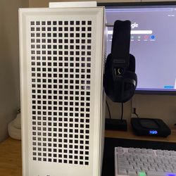 Hyte Revolt 3 white mini itx pc case + aio CPU cooler