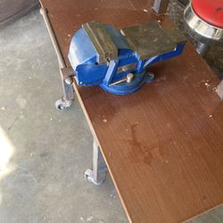 Bench vice
