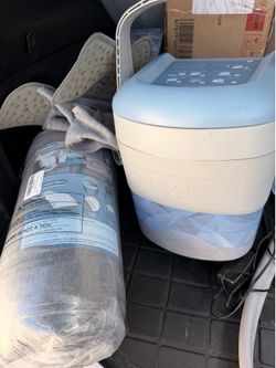 Ice machine, grey leg pillow