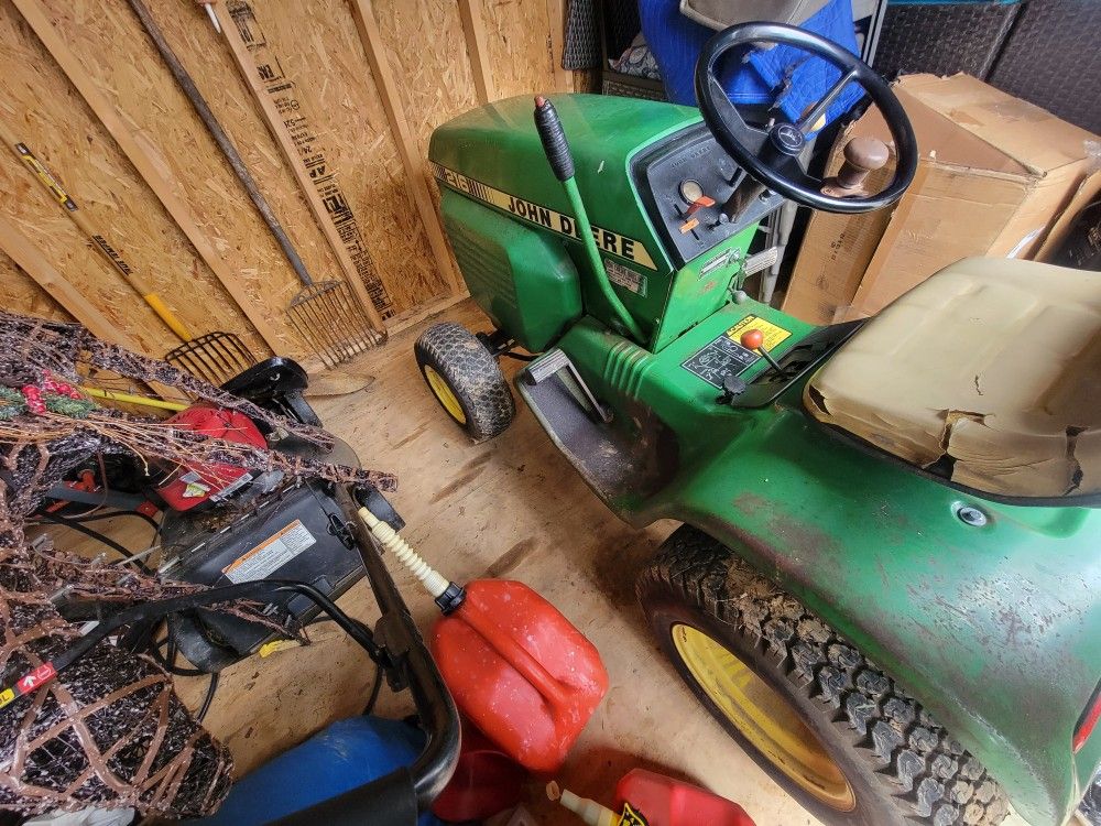 John Deere 214