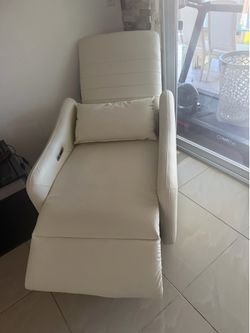 Reclinable beich de cuero en excelentes condiciones