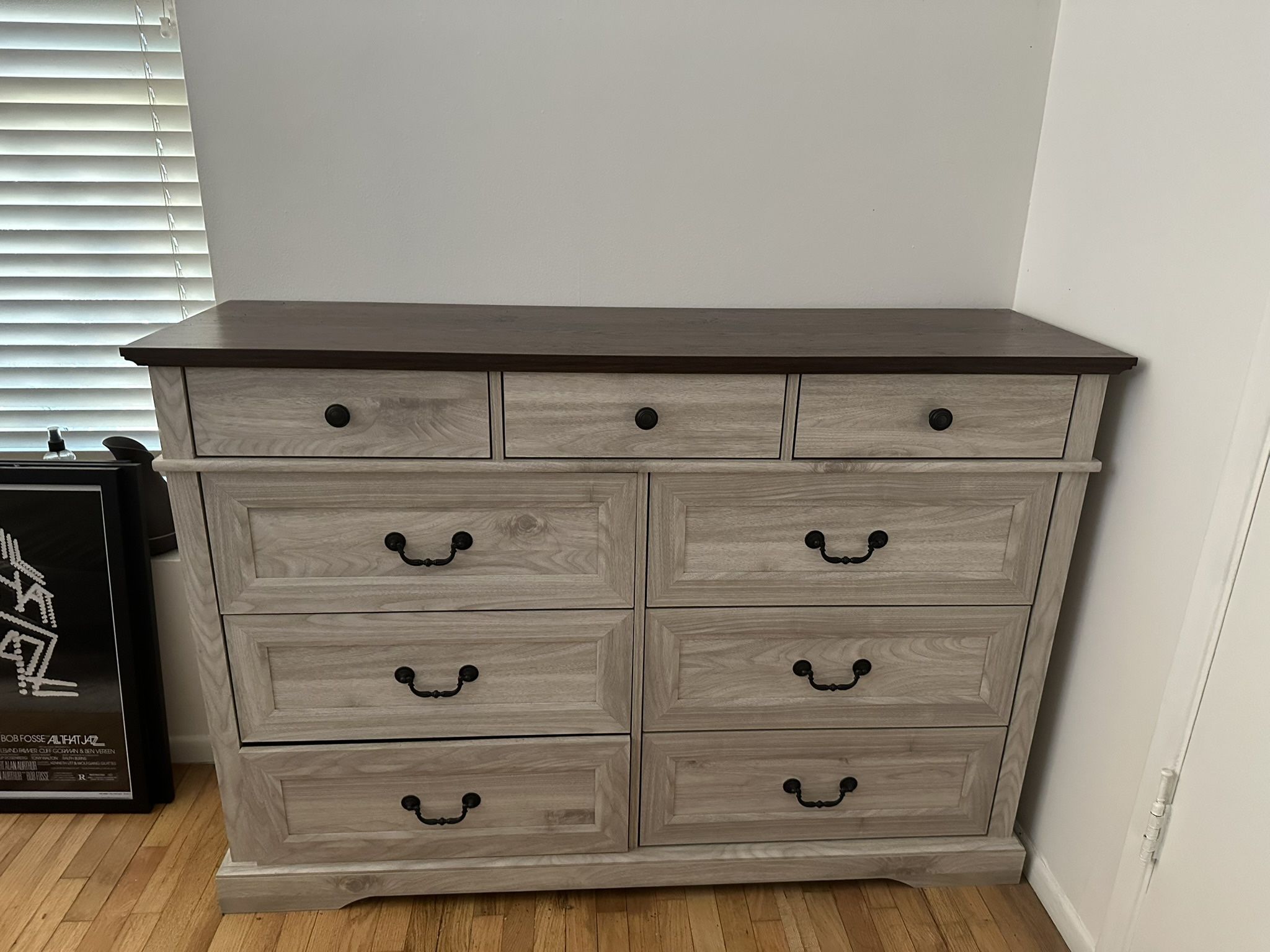 9 Drawers Dresser