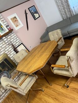 Very beautiful dining seat in good condition