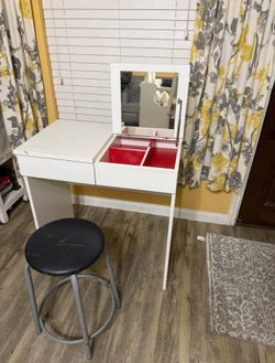 Makeup Table Set