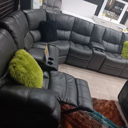 *Manager's Special*---Madrid Gray Leather Reclining Sectional Sofa---Delivery And Easy Financing Available 
