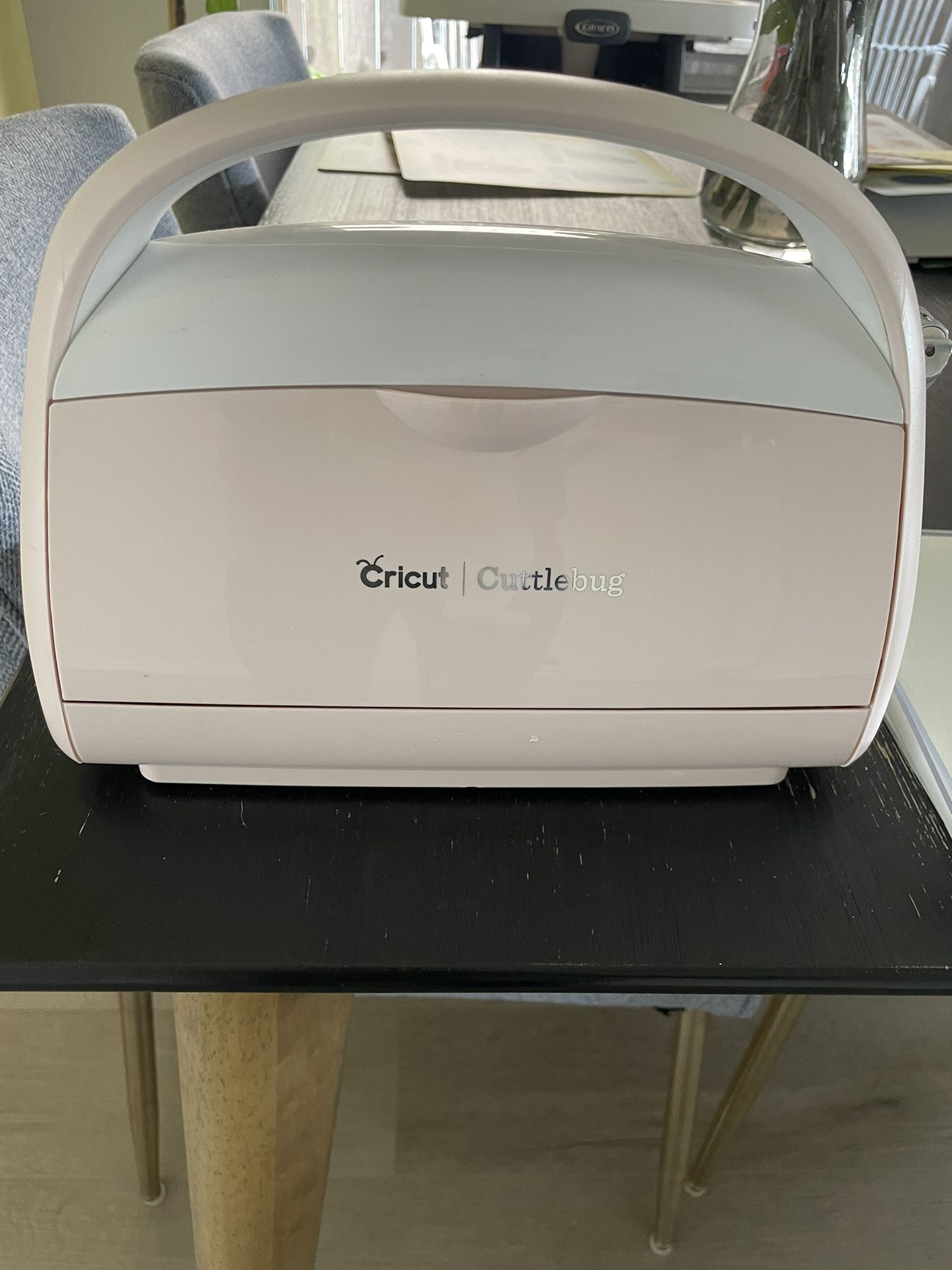 Cricut Cuttlebug and accessories 