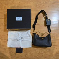 Prada Re-Edition 2005 Black Saffiano leather bag