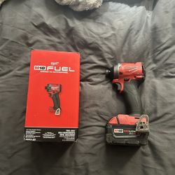 Milwaukee Tool Bundle M18 1/4 Fuel Drill Bundle