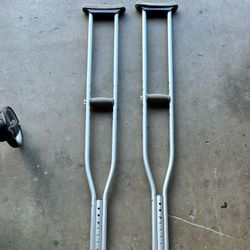 Height-adjustable canes for Adults