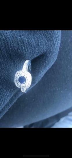 1 Carat Sapphire, Setting in White Gold