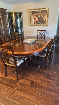 Dinning table with 8 chairs $350