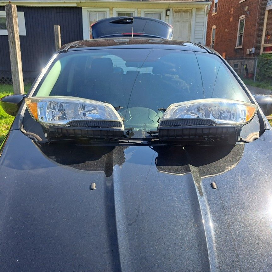 Headlight assembly. Ford Escape.