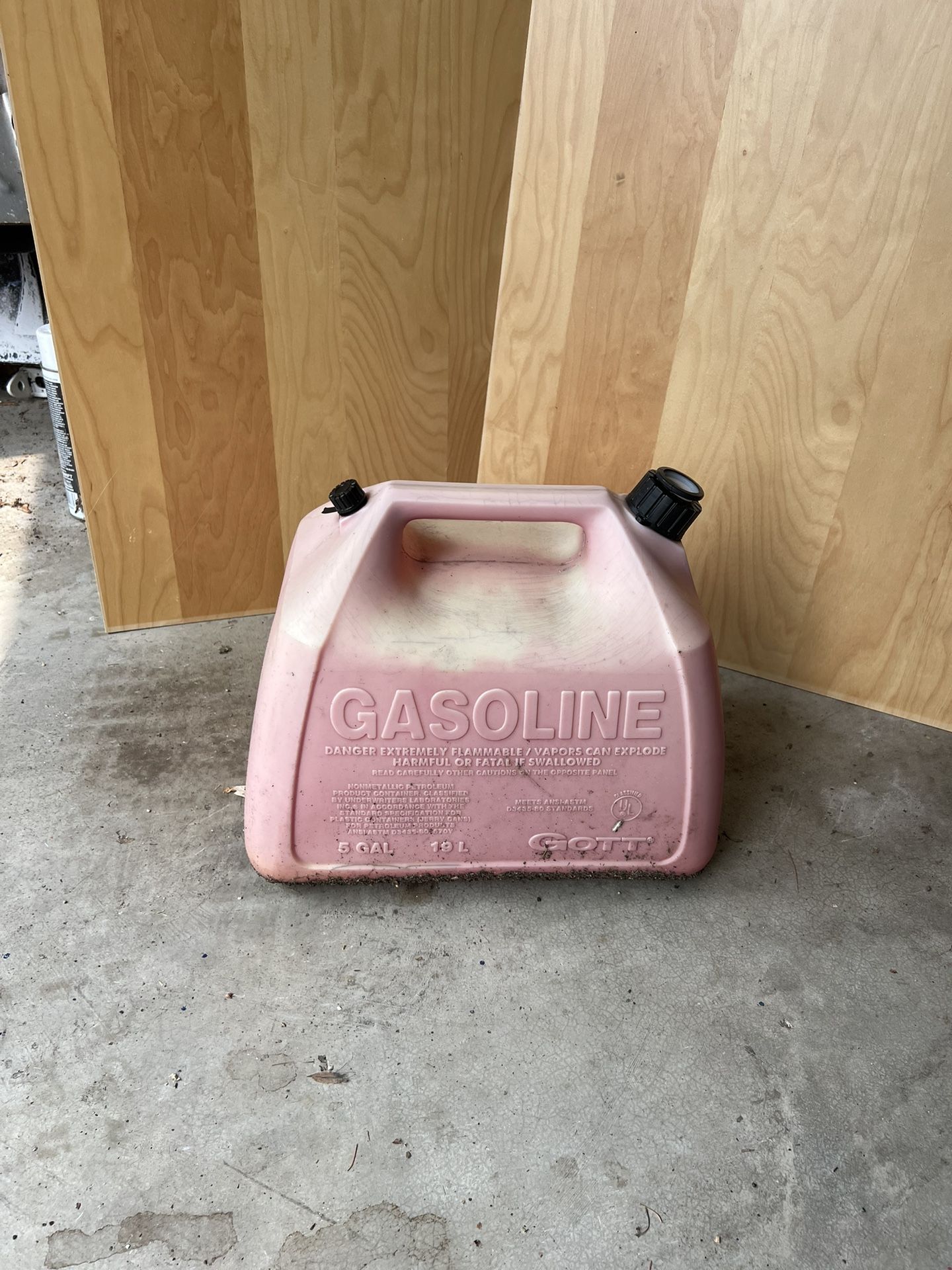5 Gallon Plastic Gasoline Tank