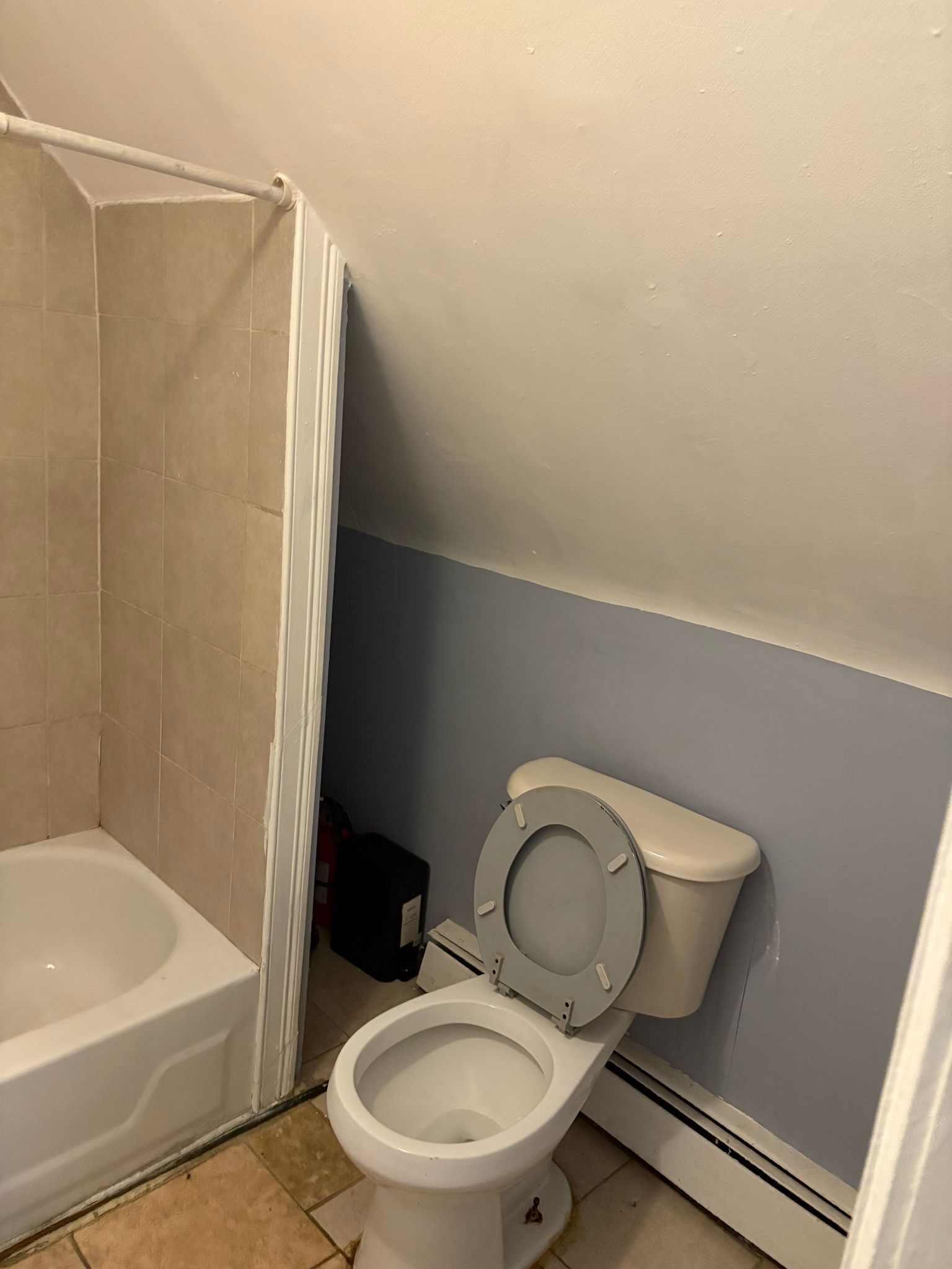 Apartamento 3r Piso Ático 2 Abitaciones 1 Bańo 1 Cocina Listo Para Mudarte De Una Vez Solo Pareja No Más De 4 Persona