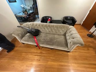 Large size couch!  fits 4 people comfortably