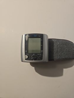 Equaline BW-323A Wrist Digital Blood Pressure Monitor Tested Powers On