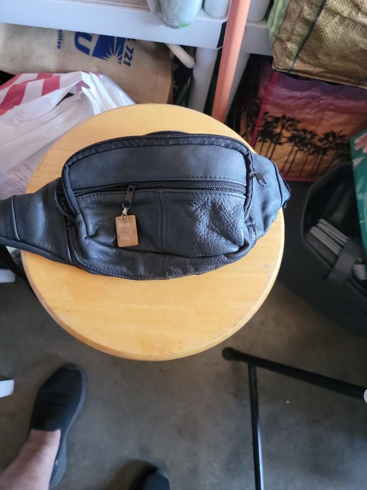 Free Fanny Pak 14822 Lakewood Blvd, Bellflower, CA 90706