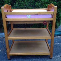 BEAUTIFUL WOODEN BROWN CHANGING TABLE