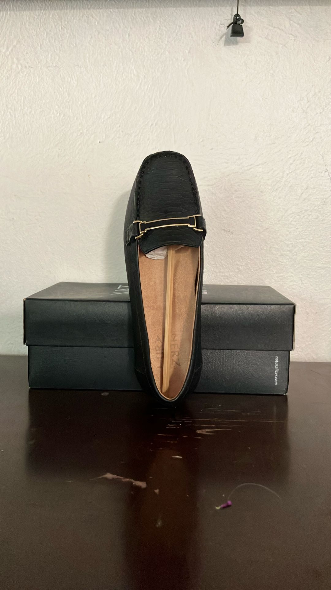Neutralizer women, alligator shoes