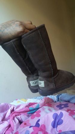 50 dollars toddler uggs size 7 for lil girls