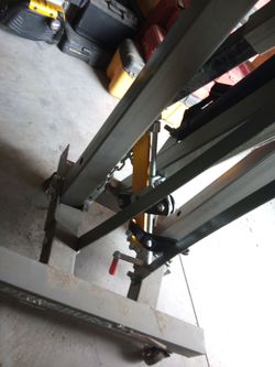 Chicago cherry picker/car hoist