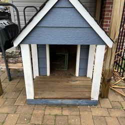 Wood Dog House 