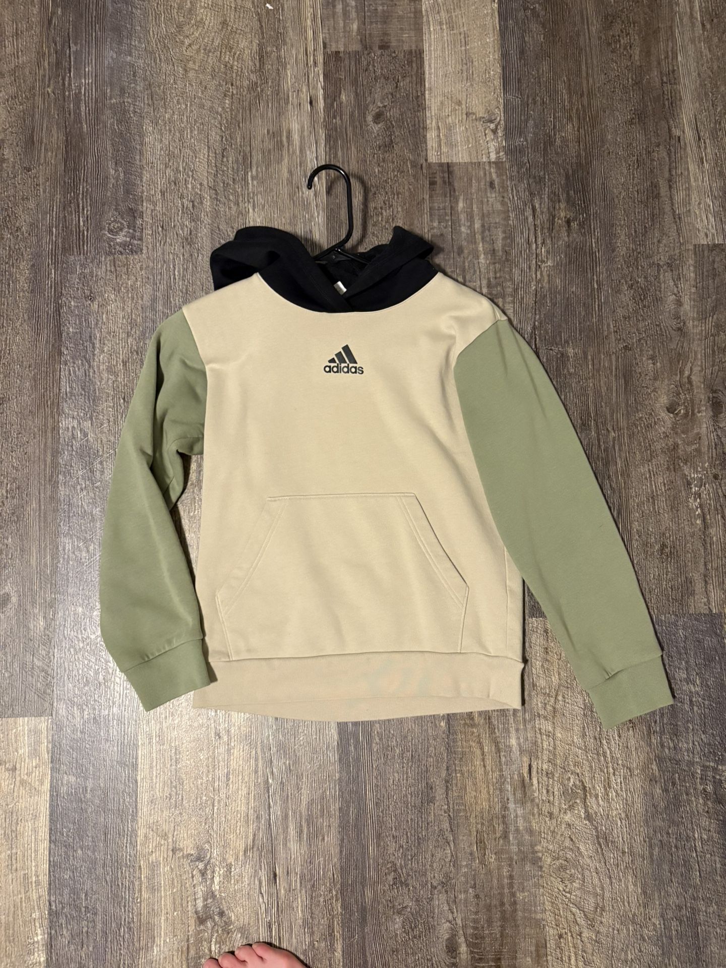 Boy’s Adidas Sweatshirt Size M